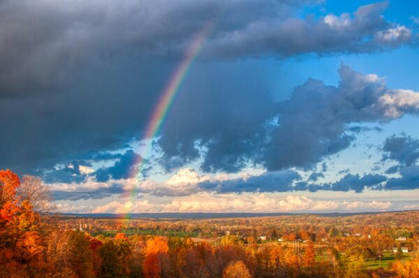 Regenbogen in der Landschaft